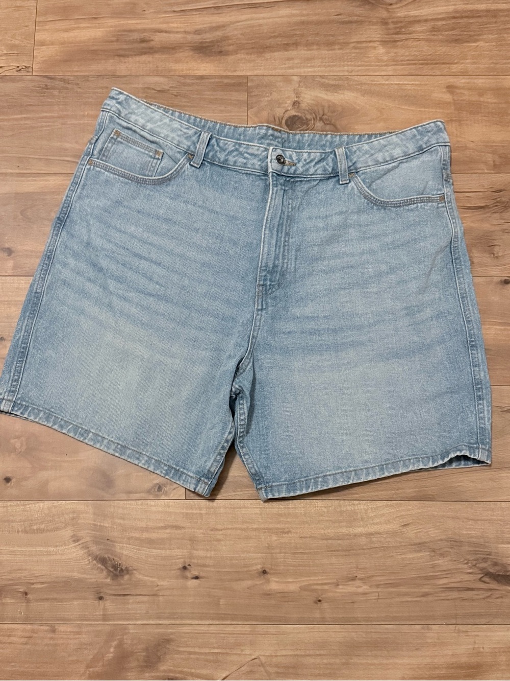 Collision Light Wash Denim women’s  Shorts 0163